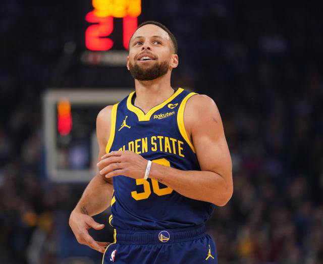 NBA新赛季魅力开幕，球员表现抢眼的简单介绍