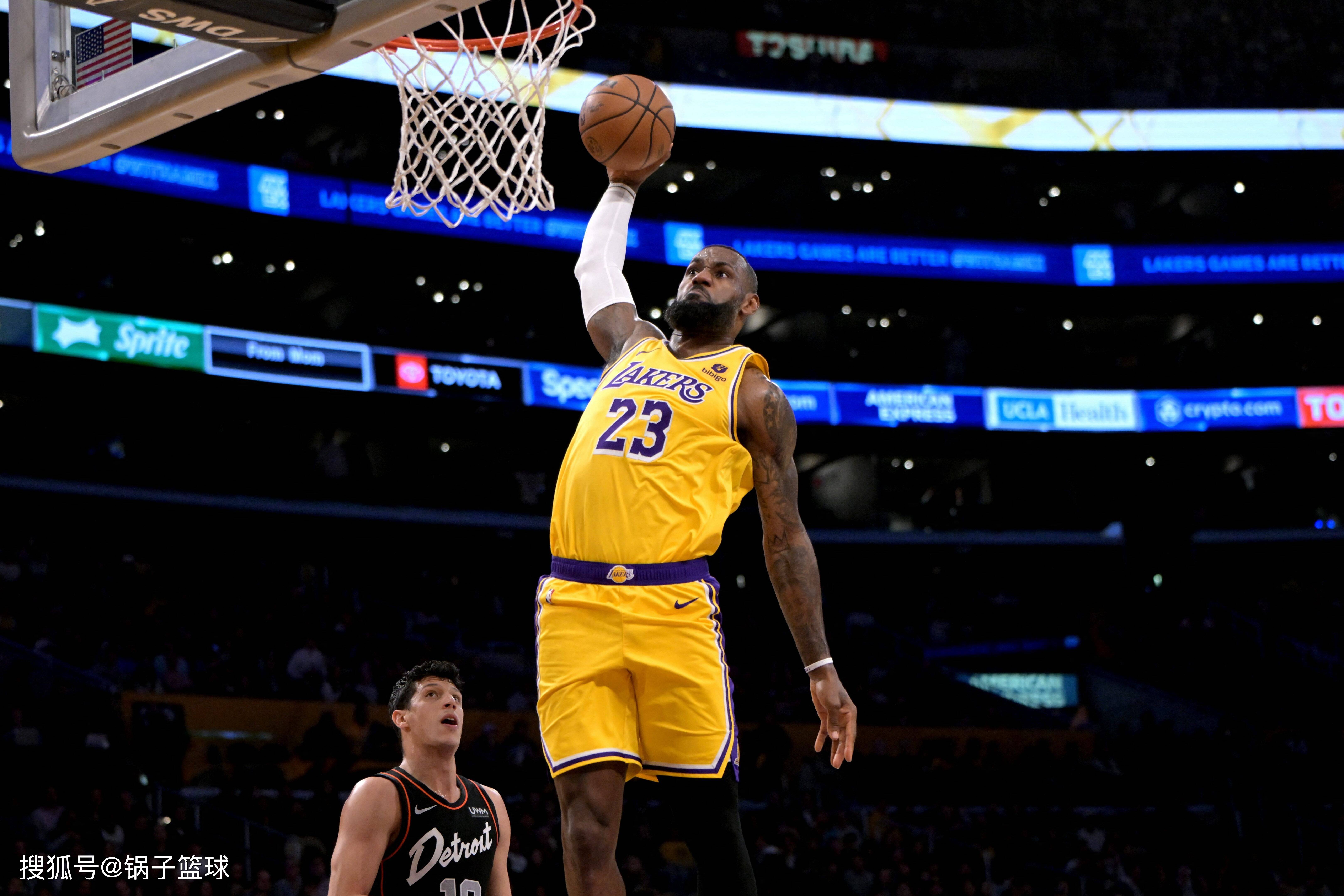 NBA新赛季魅力开幕，球员表现抢眼的简单介绍
