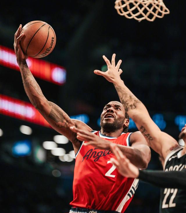 关于快船客场告捷，莱昂纳德再次砍下全队最高分的信息