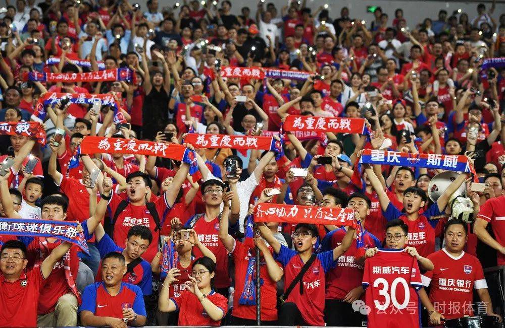 国内足球联赛：球队球迷争相入场观战！的简单介绍