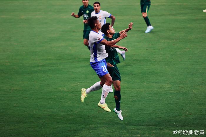 国安惊险逆转富德,赢得四连胜 国安惊险逆转富德,赢得四连胜