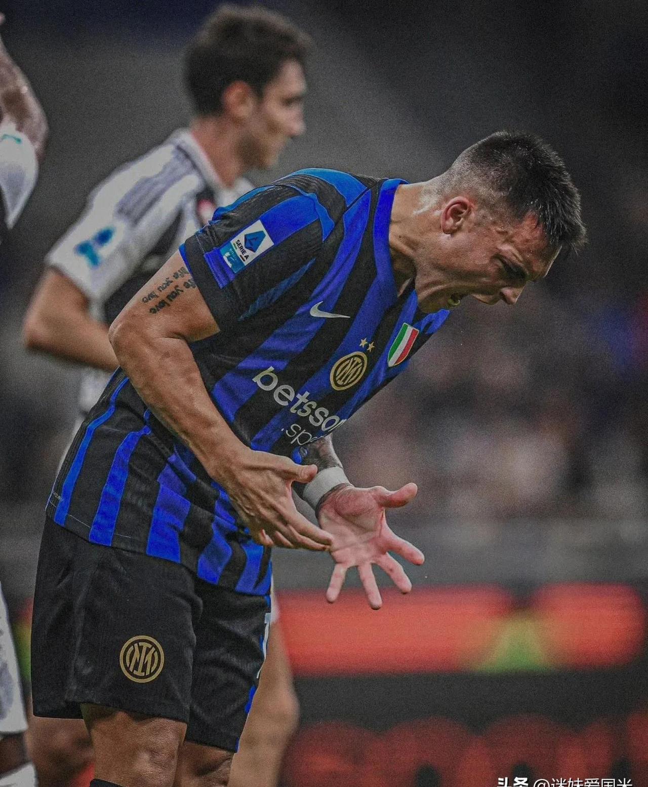 尤文在中超中逆转AC米兰，表现神勇