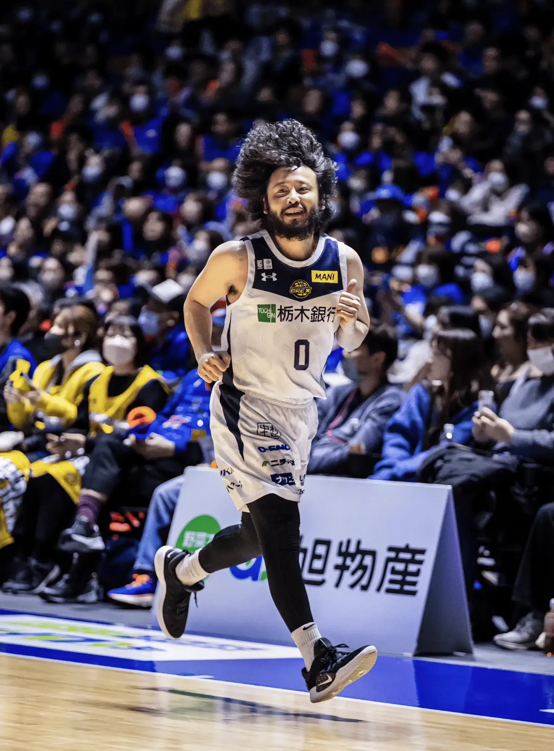 日本球员在全球篮球联赛奋力拼搏