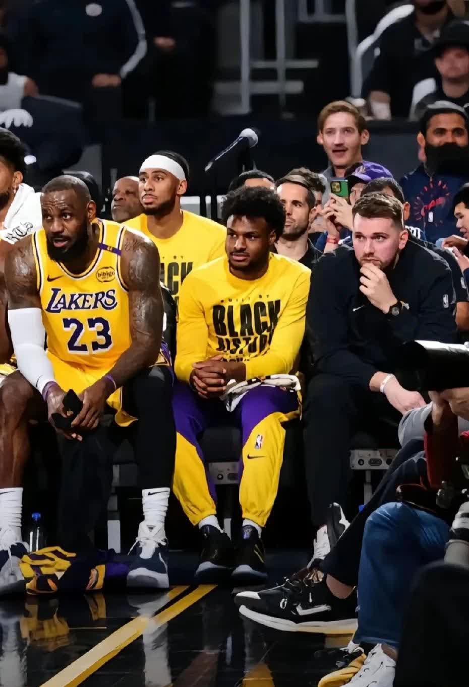 包含NBA焦点战：湖人vs意大利，爆冷引发关键一战的词条