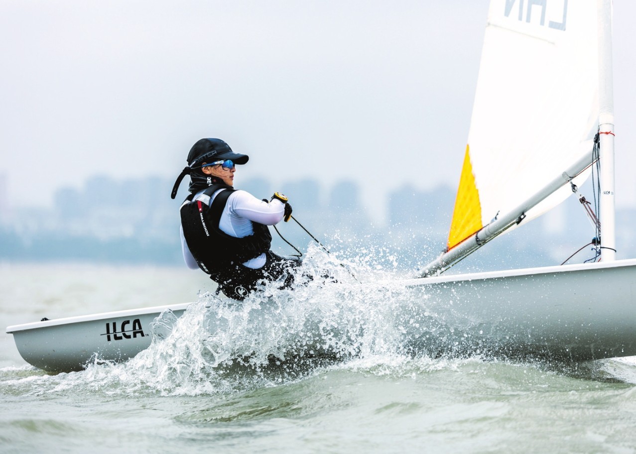 新西兰帆船队稳定发挥,蝉联大赛冠军 新西兰帆船队稳定发挥,蝉联大赛冠军