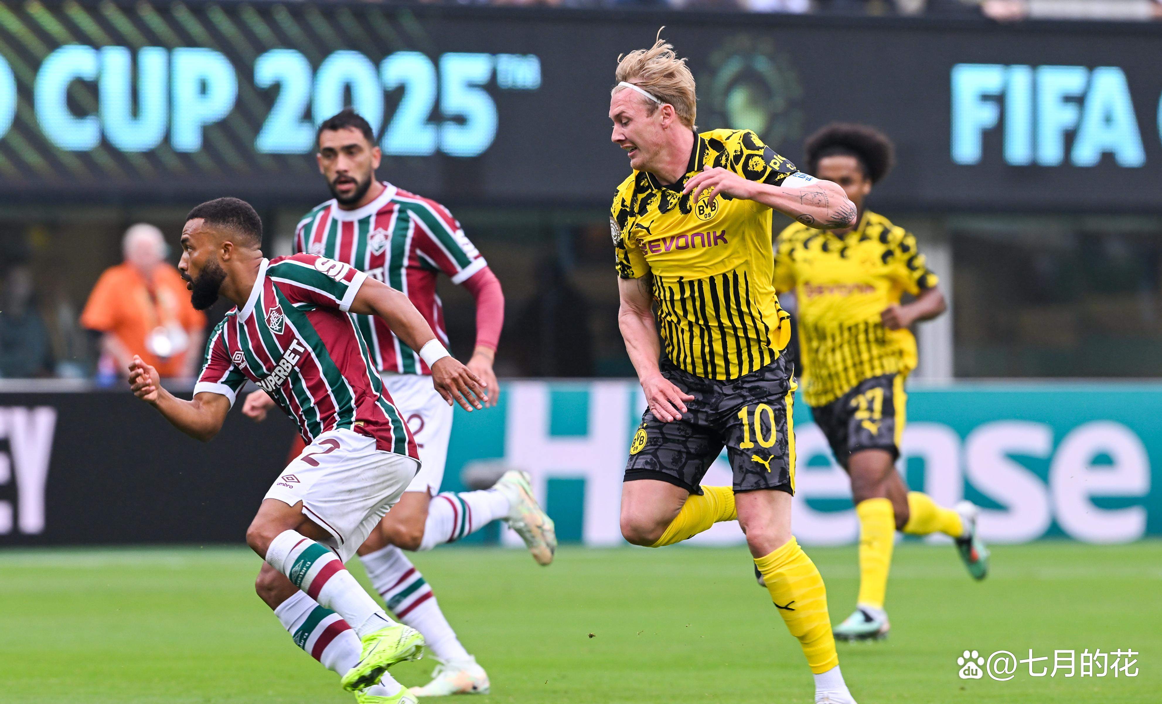 欧预赛现场快讯:球员实力发挥令人惊叹 欧预赛现场快讯:球员实力发挥令人惊叹