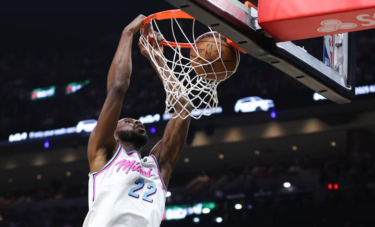 关于黄蜂主帅战术调整奏效,球队大胜的信息 关于黄蜂主帅战术调整奏效,球队大胜的信息