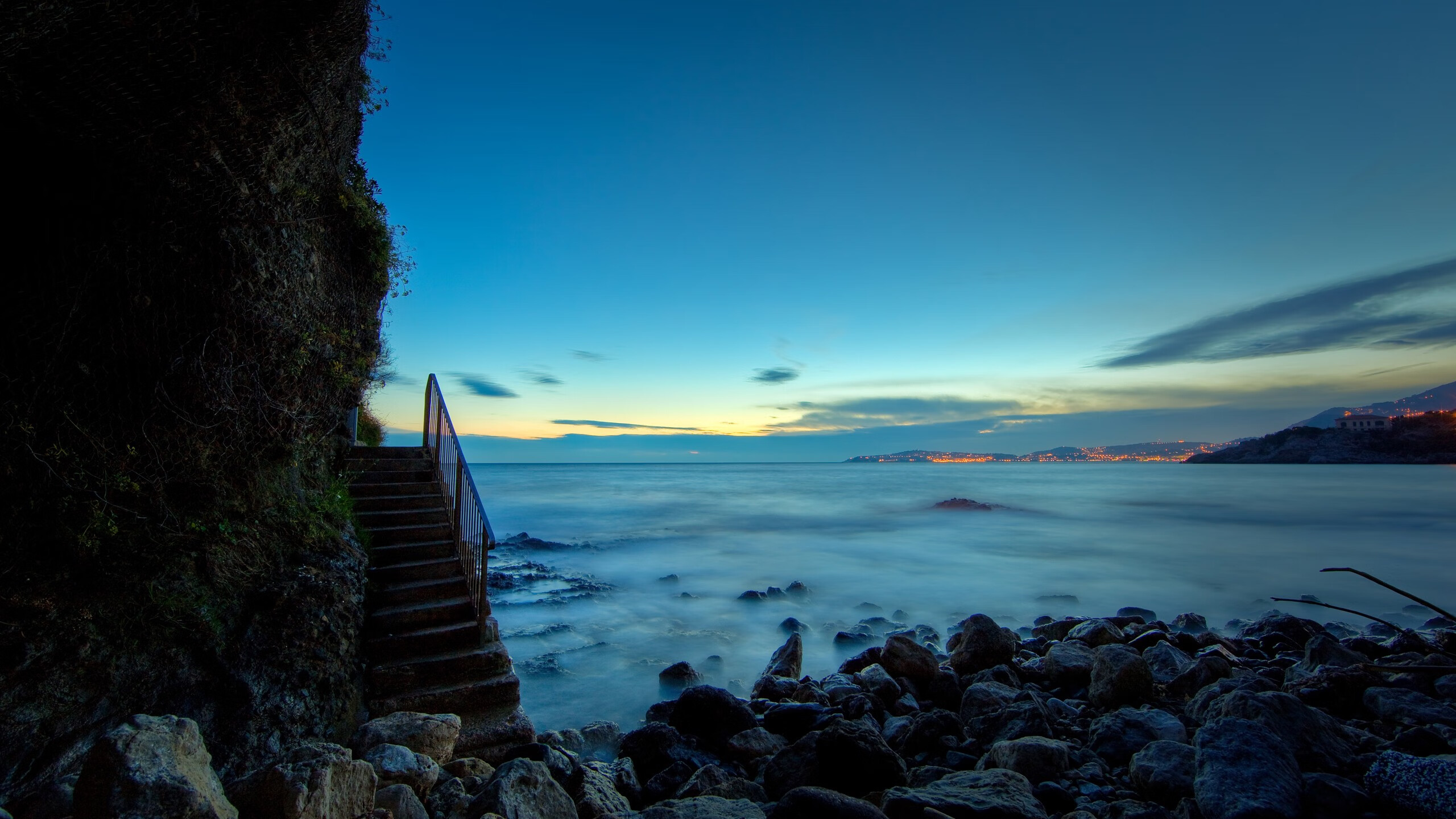 足球夜里的篮球巨星，浓眉的欧冠级表演诠释何为教科书