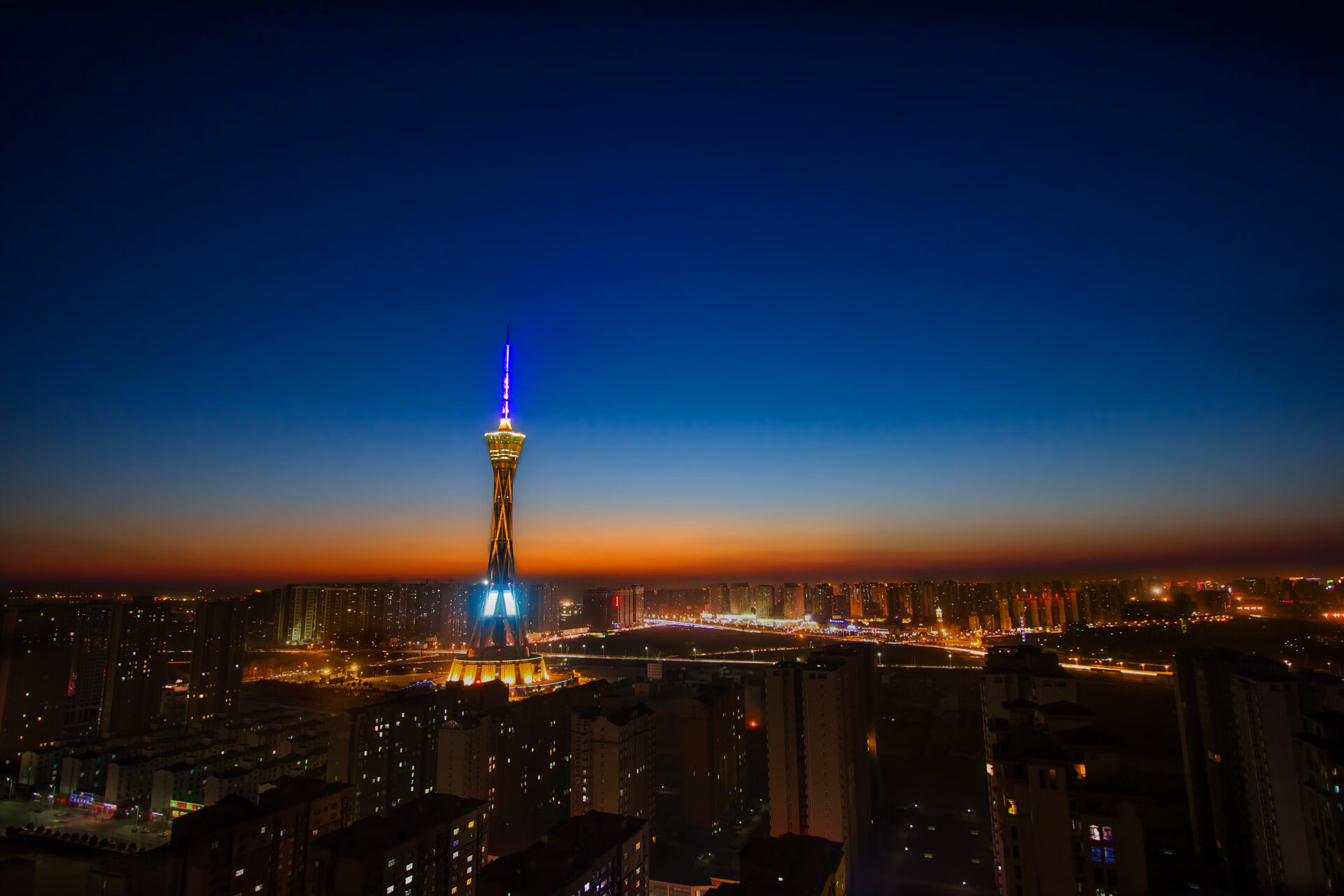 加维爆发闪耀绿茵，爱尔兰硬仗力克澳大利亚，足球之夜的青春与坚韧