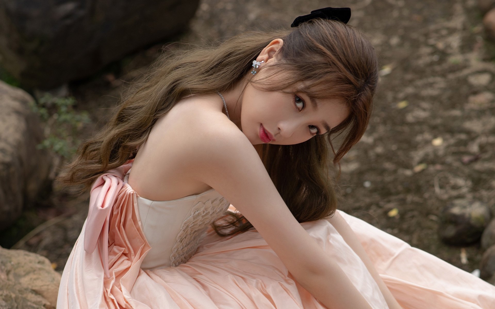 冰岛对阵塞维利亚，奥纳纳巨星闪耀，定义比赛之夜