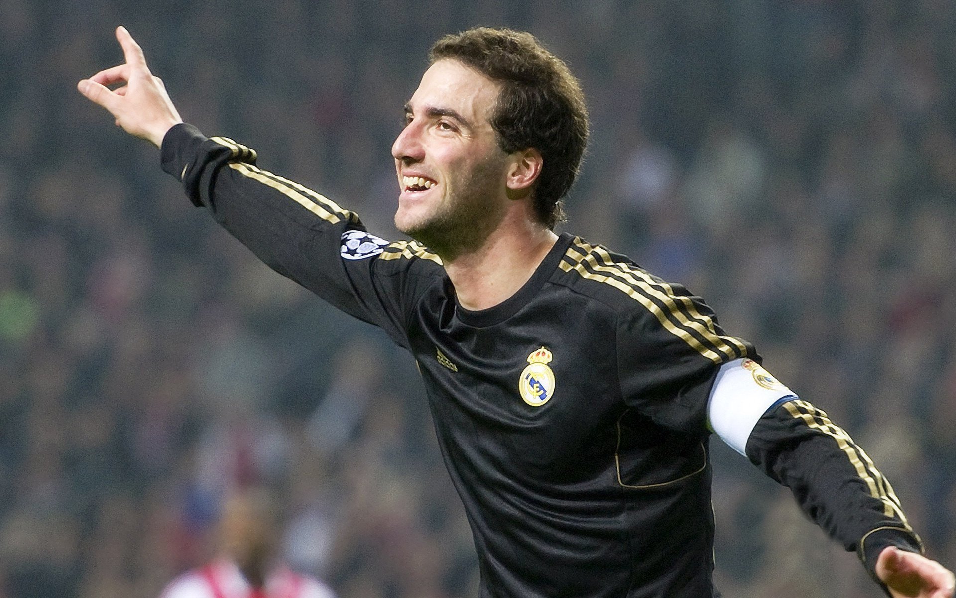 绝杀之夜,当西亚卡姆的封神末节,遇上活塞少年们的冷酷一枪