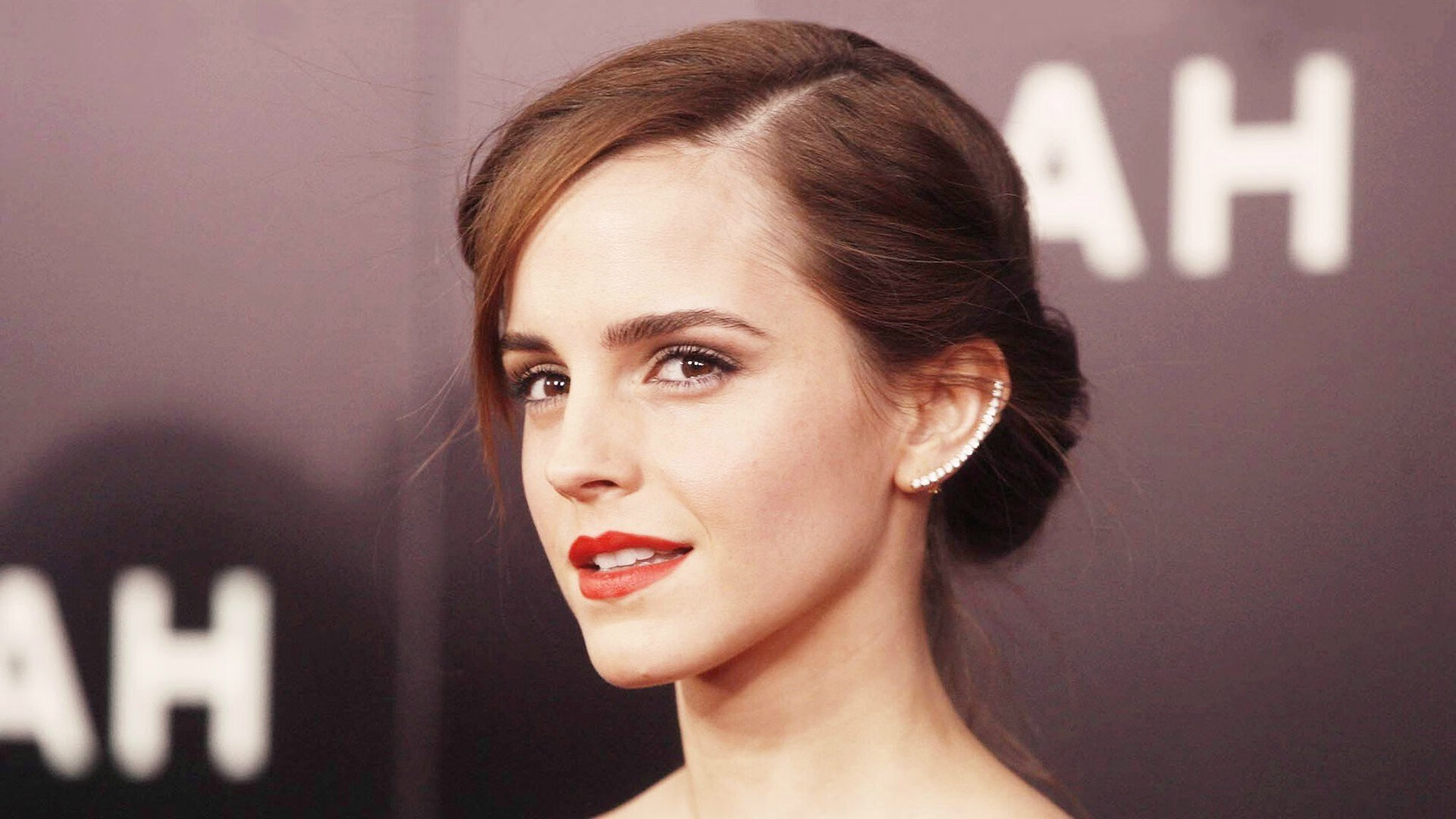 世俱杯改制-跨洋对决，恩比德爆发助快船单节轰垮广东队，篮球盛宴展全球魅力